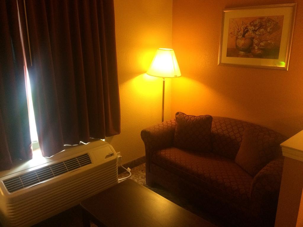 Luxury Suites Pensacola Room photo